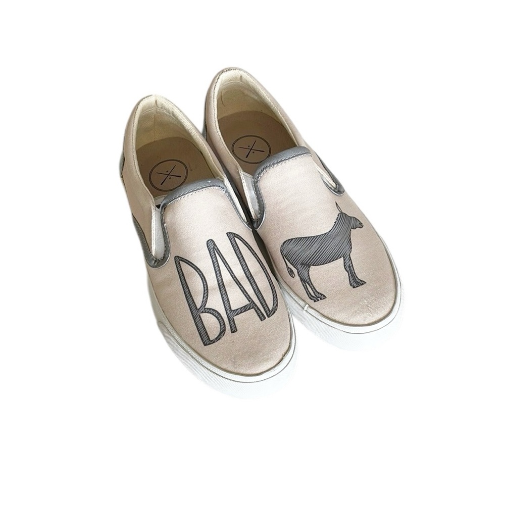 inkkas Beige Slip-On Sneakers with Black Graphic